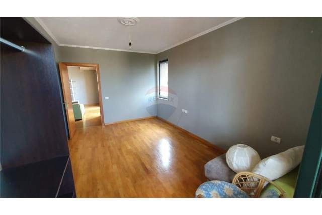 Tirane, jepet me qera apartament 2+1 117 m² 500 Euro (rruga elbasanit)
