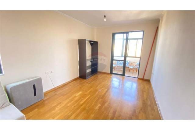 Tirane, jepet me qera apartament 2+1 117 m² 500 Euro (rruga elbasanit)