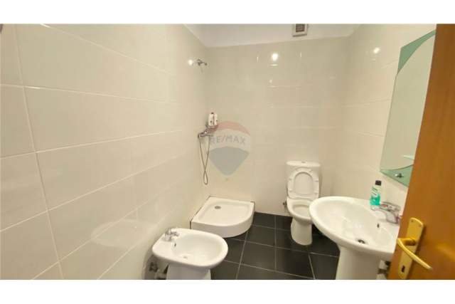 Tirane, jepet me qera apartament 2+1 117 m² 500 Euro (rruga elbasanit)