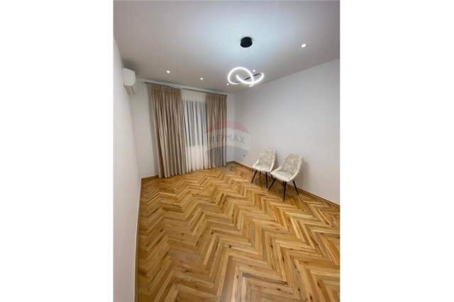 Tirane, jepet me qera 3+1+BLK Kati 4, 750 Euro