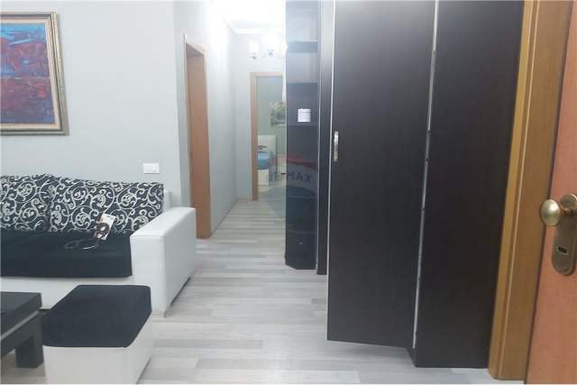 Tirane, jepet me qera apartament 2+1 135 m² 600 Euro (ZOGU I ZI)
