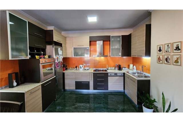 Tirane, jepet me qera 2+1 106 m² 600 Euro (DON BOSKO)