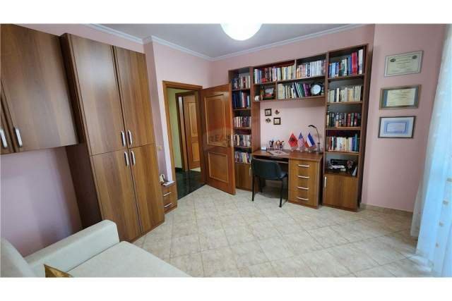 Tirane, jepet me qera 2+1 106 m² 600 Euro (DON BOSKO)