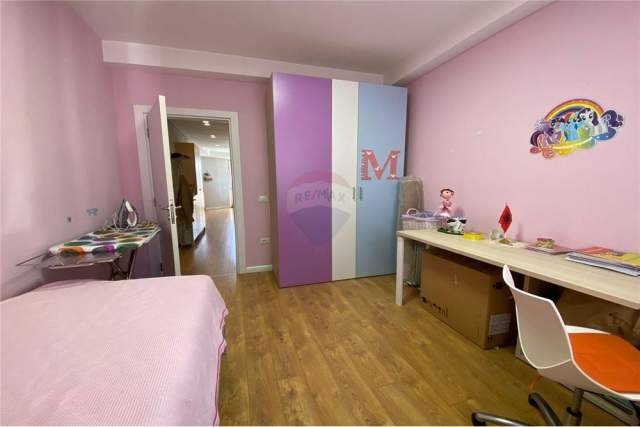 Tirane, jepet me qera apartament 2+1 Kati 5, 115 m² 600 Euro (liceu artistik)