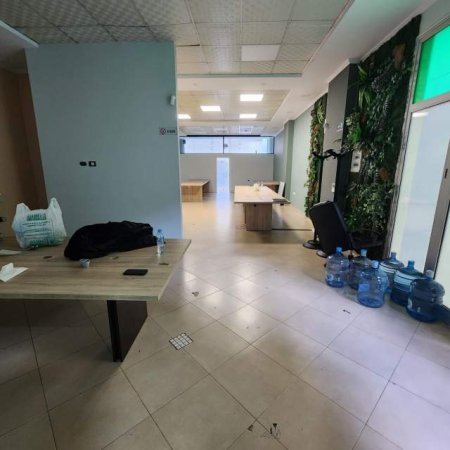 Tirane, jepet me qera ambjent biznesi Kati 0, 112 m² 1.500 Euro (Bulevardi Zogu 1)