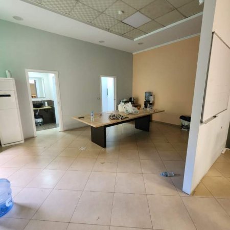 Tirane, jepet me qera ambjent biznesi Kati 0, 112 m² 1.500 Euro (Bulevardi Zogu 1)