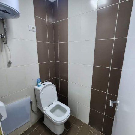 Tirane, jepet me qera ambjent biznesi Kati 0, 112 m² 1.500 Euro (Bulevardi Zogu 1)