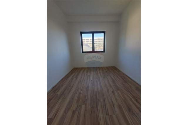 Tirane, jepet me qera ambjent biznesi Kati 1, 78 m² 600 Euro