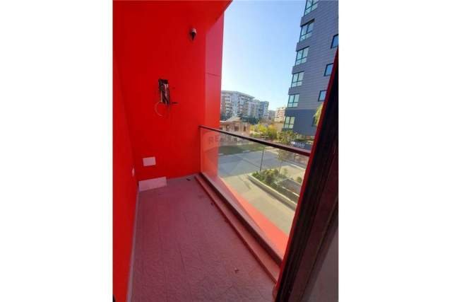 Tirane, jepet me qera ambjent biznesi Kati 1, 78 m² 600 Euro