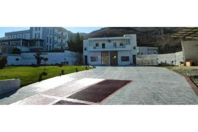 Tirane, jepet me qera Vile 170 m² 500 Euro