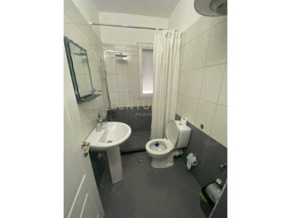 Durres, jepet me qera apartament 2+1+BLK Kati 2, 105 m² 300 Euro (prane Rrotes se Kuqe, Durres, Plazh)