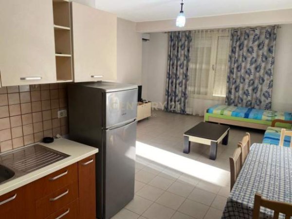 Durres, jepet me qera 1+1+BLK Kati 2, 50 m² 200 Euro (Plazh Hekurudha)