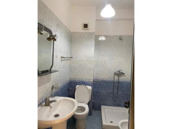Durres, jepet me qera 1+1+BLK Kati 2, 50 m² 200 Euro (Plazh Hekurudha)