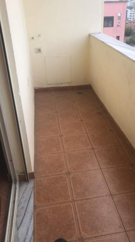 Tirane, jepet me qera apartament 2+1+BLK Kati 10, 94 m² 450 Euro (rruga Kavajes)