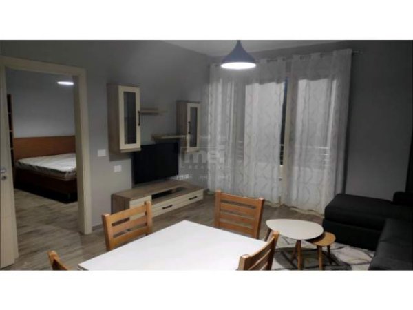 Tirane, jepet me qera apartament 1+1+BLK 78 m² 400 Euro (Fusha e Aviacionit)