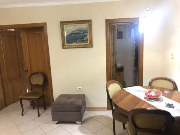Tirane, jepet me qera apartament 2+1 Kati 4, 75 m² 450 Euro (Gjimnazi Partizani)