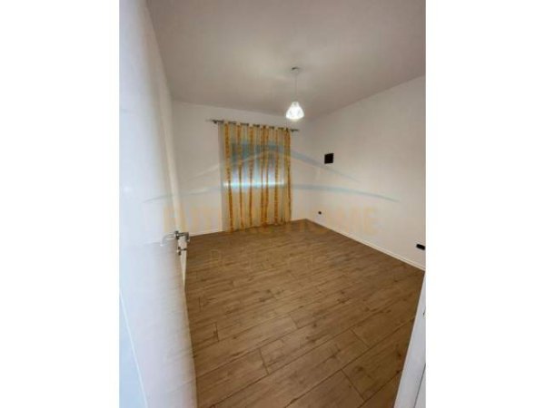Tirane, jepet me qera apartament 2+1+BLK Kati 3, 95 m² 550 Euro (Komuna e Parisit, Lulishtja)