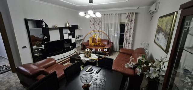 Tirane, jepet me qera apartament 3+1+BLK Kati 5, 125 m² 700 Euro (Selvia)
