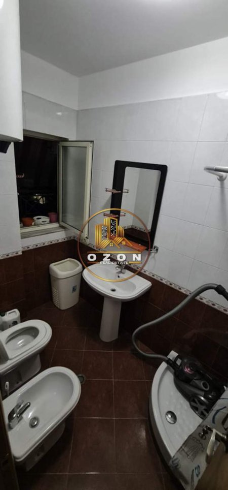 Tirane, jepet me qera apartament 3+1+BLK Kati 5, 125 m² 700 Euro (Selvia)
