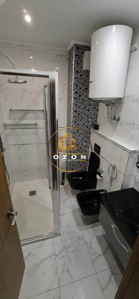 Tirane, jepet me qera apartament 3+1+BLK Kati 5, 125 m² 700 Euro (Selvia)