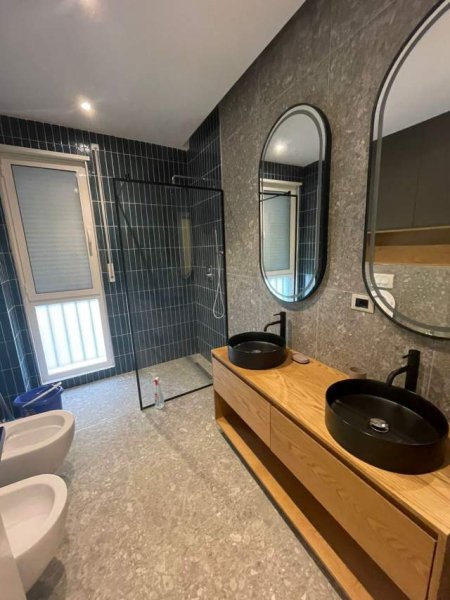 Tirane, jepet me qera apartament 2+1+A+BLK Kati 5, 100 m² 850 Euro (Tish Dahia)