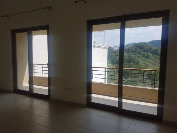 Vile me qira, Kodra e Diellit , Tirane