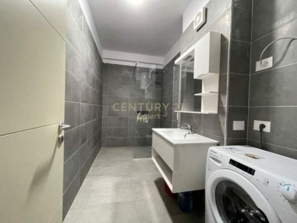 Tirane, jepet me qera apartament 1+1 Kati 6, 400 Euro