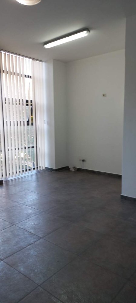 Tirane,Shitet Njësi Biznes,ideale si investim,por & klinik,estetik,zyre etj,kat2,sip41m²,Cmim 145'000€, në blv.B.Curr",buzë Lane, 70m mbi Urën Brrylit