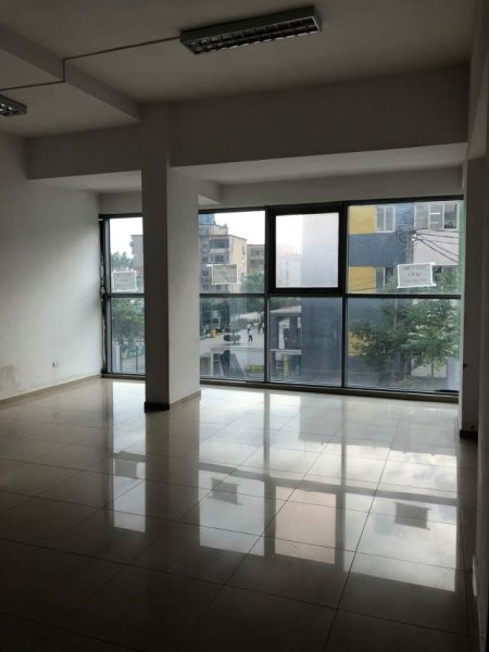 Tirane, jepet me qera dyqan Kati 1, 52 m² 400 Euro (durresit)