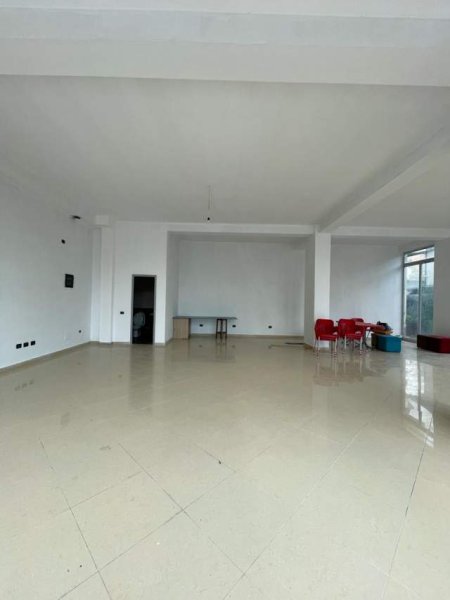 Tirane, jepet me qera ambjent biznesi Kati 0, 106 m² 60.000 Leke (don bosko)