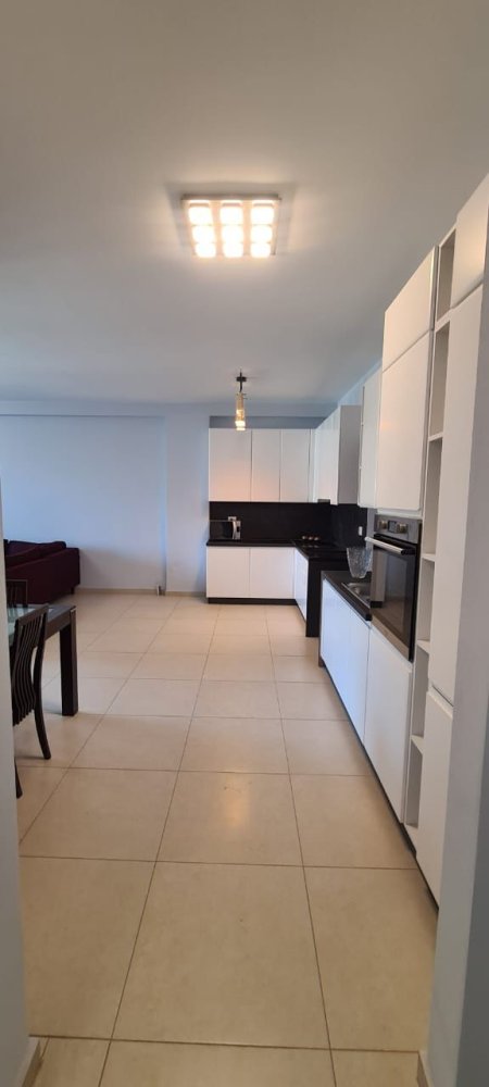 Tirane, jepet me qera apartament 2+1+BLK Kati 3, 120 m² 550 Euro (kinostudio)