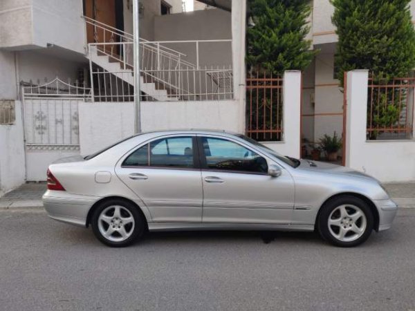 Tirane, shes makine Mercedes-Benz C220 CDI Avantgarde Viti 2001, 4.000 Euro