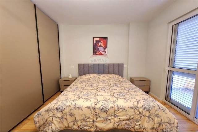 Tirane, jepet me qera apartament 2+1+BLK Kati 4, 95 m² 600 Euro