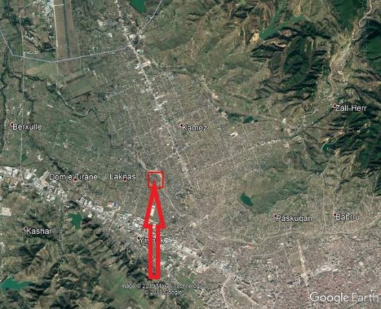 Tirane, Laknas Shitet Truall 250 m² dhe Ndertese 80 m², 1.420.000 Leke