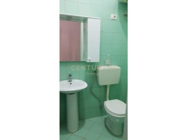 Tirane, jepet me qera zyre Kati 2, 36 m² 300 Euro (Astir)
