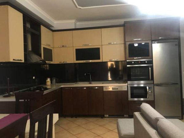 Tirane, jepet me qera apartament 2+1+BLK Kati 3, 96 m² 350 Euro (Besim Alla)