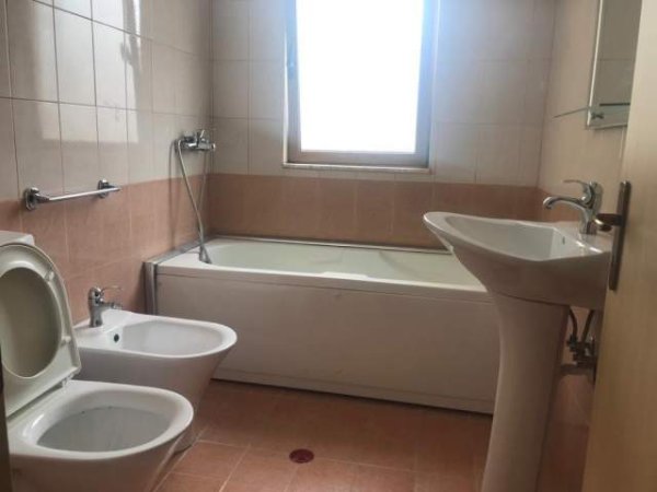 Tirane, jepet me qera apartament 2+1+BLK Kati 3, 96 m² 350 Euro (Besim Alla)