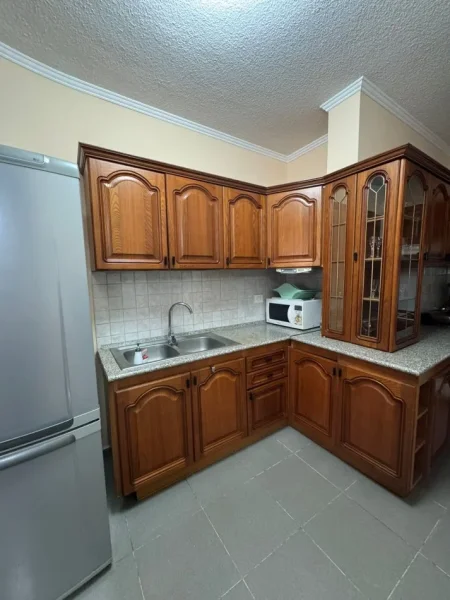Tirane, jepet me qera apartament 2+1+Ballkon Kati 3, 98 m² 650 € (Parku Olimpik)