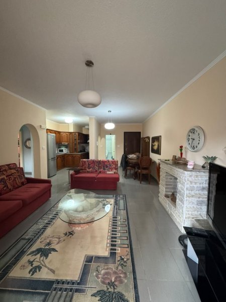 Tirane, jepet me qera apartament 2+1+Ballkon Kati 3, 98 m² 650 € (Parku Olimpik)