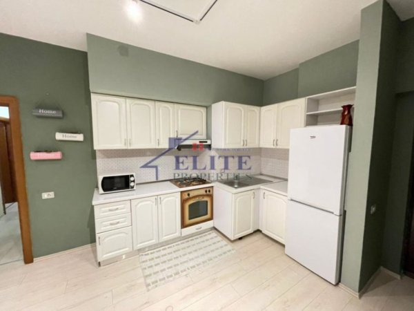 Tirane, jepet me qera apartament 2+1+Ballkon Kati 3, 113 m² 700 € (Rruga e Elbasanit)