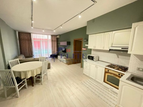 Tirane, jepet me qera apartament 2+1+Ballkon Kati 3, 113 m² 700 € (Rruga e Elbasanit)