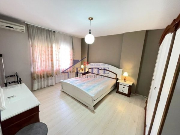 Tirane, jepet me qera apartament 2+1+Ballkon Kati 3, 113 m² 700 € (Rruga e Elbasanit)