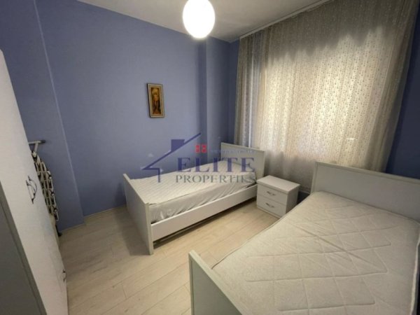 Tirane, jepet me qera apartament 2+1+Ballkon Kati 3, 113 m² 700 € (Rruga e Elbasanit)