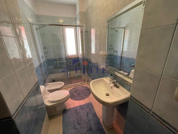 Tirane, jepet me qera apartament 2+1+Ballkon Kati 3, 113 m² 700 € (Rruga e Elbasanit)