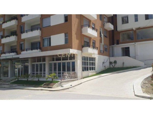 Tirane, jepet me qera ambjent biznesi Kati 1, 293 m² 1.500 € (Liqen i thate)