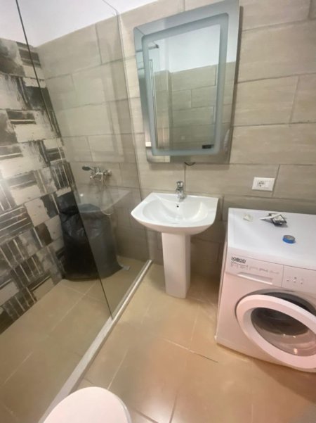 Tirane, jepet me qera apartament 1+1+Ballkon Kati 3, 45 m² 500 € (Selite te Tregu ushqimor)
