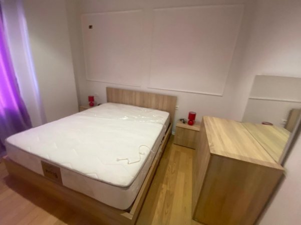 Tirane, jepet me qera apartament 1+1+Ballkon Kati 3, 45 m² 500 € (Selite te Tregu ushqimor)