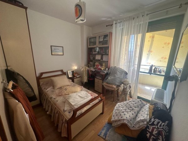 Tirane, shitet apartament 2+1+Ballkon Kati 7, 95 m² 210.000 € (Pazari i Ri)