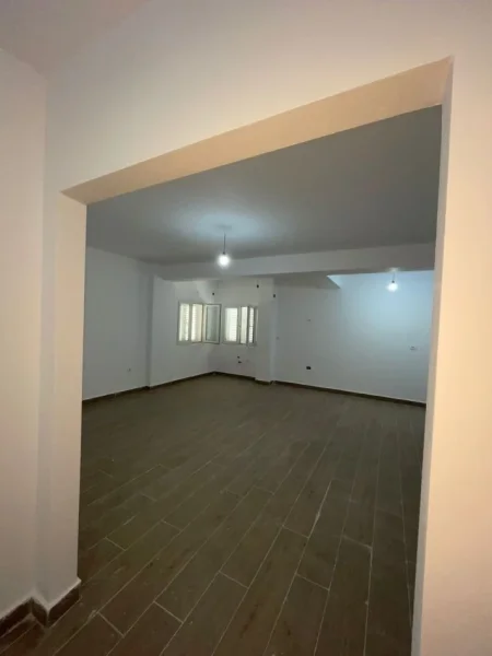 Tirane, shitet apartament 1+1 Kati 2, 86 m² 133.000 € (Komuna e Parisit)