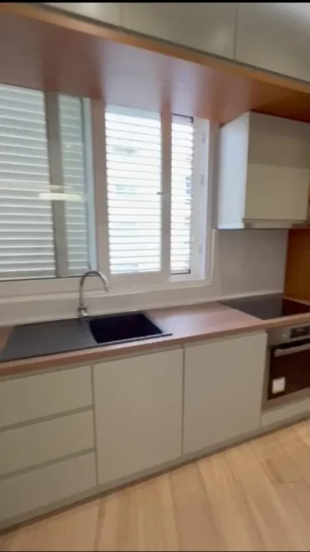 Tirane, jepet me qera apartament 2+1+Aneks+Ballkon Kati 7, 79 m² 700 € (Astir)